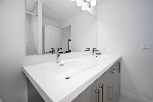 1 Redfern Avenue|Unit #221, Hamilton, ON - Indoor Photo Showing Bathroom