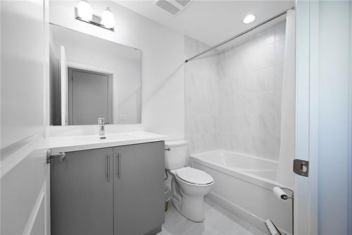 1 Redfern Avenue|Unit #221, Hamilton, ON - Indoor Photo Showing Bathroom