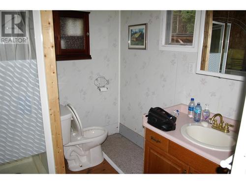 5268 Machete Lake Road, Bridge Lake, BC - Indoor Photo Showing Bathroom