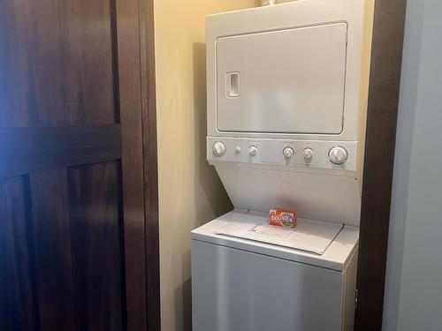 812D - 800 Bighorn Boulevard, Radium Hot Springs, BC - Indoor Photo Showing Laundry Room