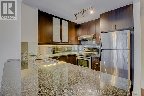324 - 39 Upper Duke Crescent, Markham, ON - Indoor Photo Showing Kitchen With Double Sink