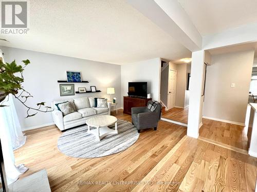 #135 -3050 Orleans Rd, Mississauga, ON - Indoor Photo Showing Living Room