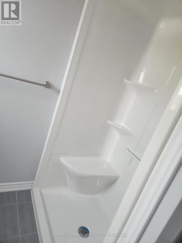 83 Renfrew Tr, Welland, ON - Indoor Photo Showing Bathroom