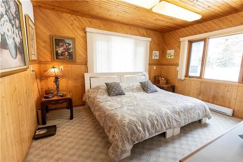 37 Loch Woods Drive, Gimli Rm, MB - Indoor Photo Showing Bedroom