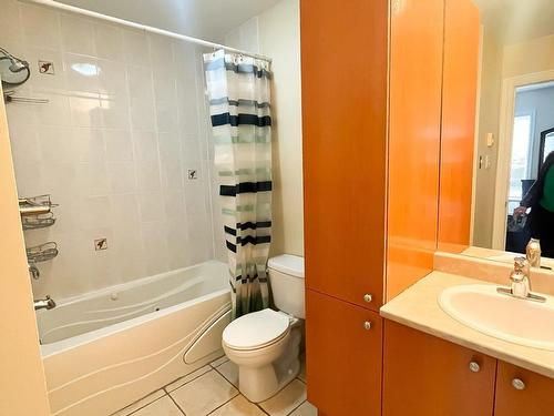 Salle de bains attenante Ã  la CCP - 403-520 Boul. De La Côte-Vertu, Montréal (Saint-Laurent), QC - Indoor Photo Showing Bathroom
