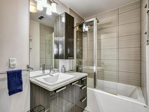 Bathroom - 6042 Rue Tousignan, Laval (Auteuil), QC - Indoor Photo Showing Bathroom