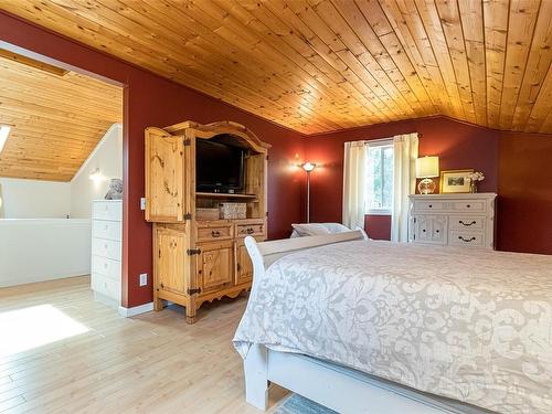 91 Bald Eagle Cres, Bowser, BC - Indoor Photo Showing Bedroom