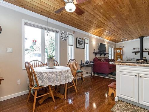 91 Bald Eagle Cres, Bowser, BC - Indoor Photo Showing Dining Room