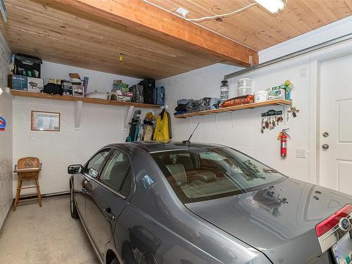 91 Bald Eagle Cres, Bowser, BC - Indoor Photo Showing Garage