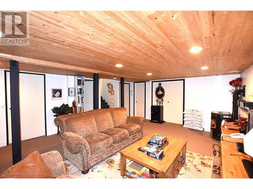 409 Hummingbird Avenue, Vernon, BC - Indoor Photo Showing Living Room