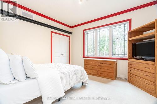 138 Knox Rd E, Wasaga Beach, ON - Indoor Photo Showing Bedroom