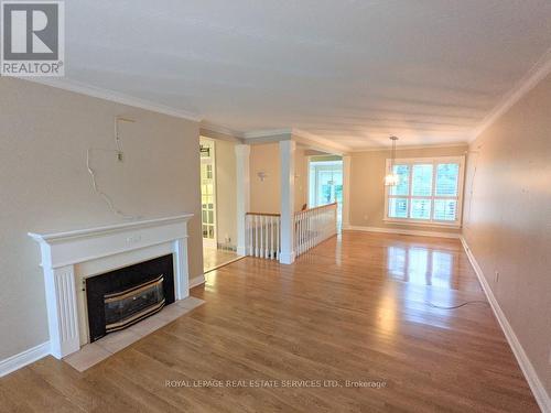 1602 Lincolnshire Boulevard, Mississauga, ON - Indoor Photo Showing Living Room With Fireplace