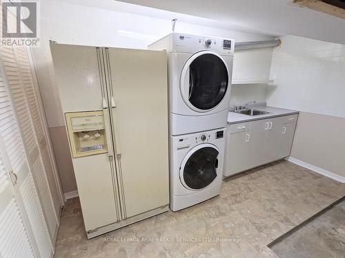 1602 Lincolnshire Boulevard, Mississauga, ON - Indoor Photo Showing Laundry Room