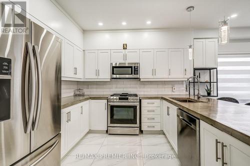 57 Mount Hope Rd, Caledon, ON - Indoor Photo Showing Kitchen With Upgraded Kitchen
