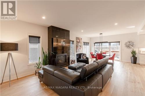 177 Julia Dr, Welland, ON - Indoor Photo Showing Living Room With Fireplace