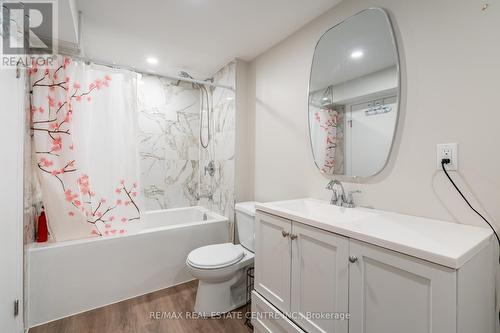 39 Dunsdon St, Brantford, ON - Indoor Photo Showing Bathroom