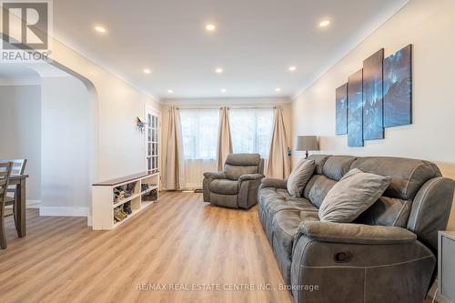 39 Dunsdon St, Brantford, ON - Indoor Photo Showing Living Room