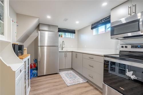 39 Dunsdon Street, Brantford, ON - Indoor Photo Showing Kitchen