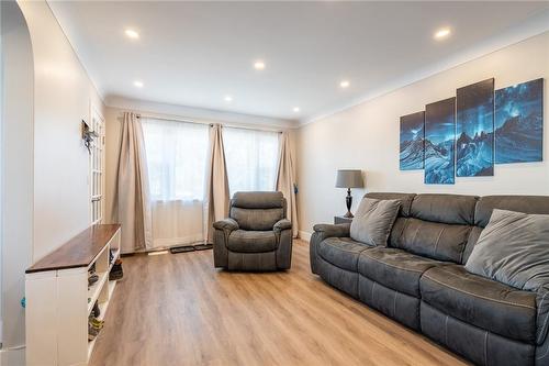 39 Dunsdon Street, Brantford, ON - Indoor Photo Showing Living Room
