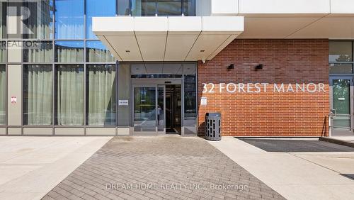 2004 - 32 Forest Manor Road, Toronto, ON - Outdoor