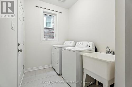 1042 Cole St, Innisfil, ON - Indoor Photo Showing Laundry Room