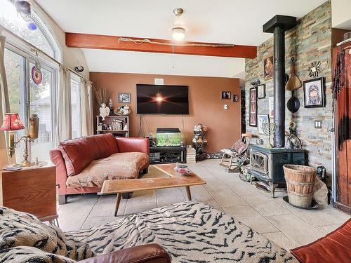 Living room - 145 29E Avenue, Saint-Blaise-Sur-Richelieu, QC - Indoor Photo Showing Living Room With Fireplace