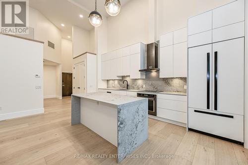 #Ph05 - 112 King Street E, Hamilton, ON - Indoor Photo Showing Kitchen With Upgraded Kitchen