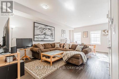 20 John Russell Lane W, Kitchener, ON - Indoor Photo Showing Living Room