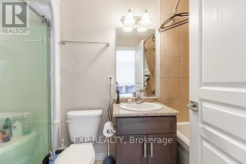 20 John Russell Lane W, Kitchener, ON - Indoor Photo Showing Bathroom