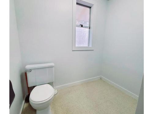 171 1St St, Tofino, BC - Indoor Photo Showing Bathroom