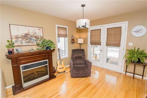 46 6Th Avenue Se, Carman, MB - Indoor Photo Showing Living Room With Fireplace