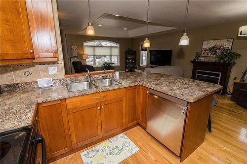 46 6Th Avenue Se, Carman, MB - Indoor Photo Showing Kitchen With Double Sink