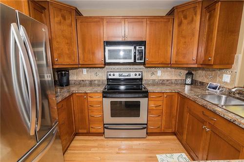 46 6Th Avenue Se, Carman, MB - Indoor Photo Showing Kitchen