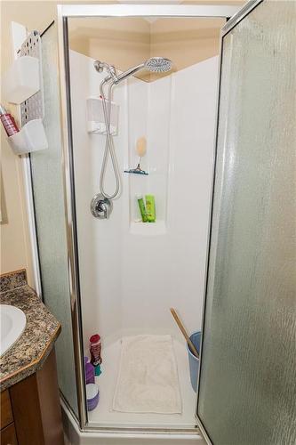 46 6Th Avenue Se, Carman, MB - Indoor Photo Showing Bathroom