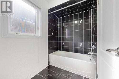 52 Chelsea Crescent, Bradford West Gwillimbury, ON - Indoor Photo Showing Bathroom