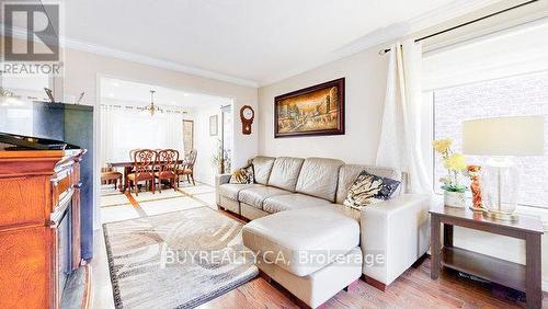 222 Westhampton Dr, Vaughan, ON - Indoor Photo Showing Living Room