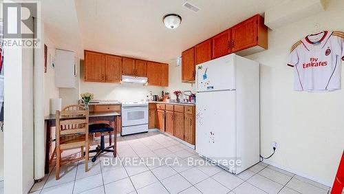 222 Westhampton Dr, Vaughan, ON - Indoor Photo Showing Kitchen