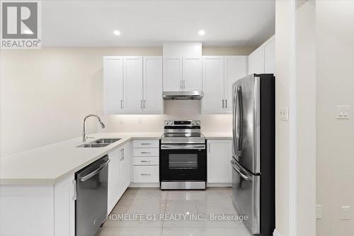 904 Oasis Dr, Mississauga, ON - Indoor Photo Showing Kitchen With Double Sink With Upgraded Kitchen