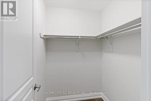 904 Oasis Dr, Mississauga, ON - Indoor With Storage