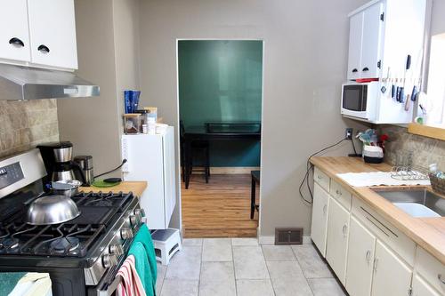 6927 Customs Road, Kingsgate, BC - Indoor Photo Showing Kitchen