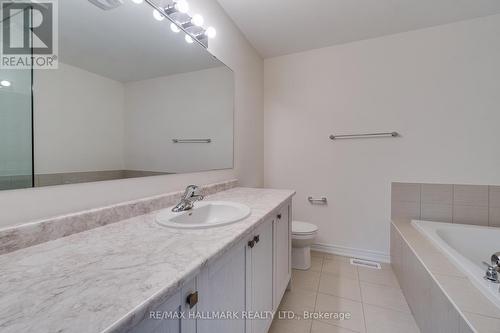 3914 Koenig Rd, Burlington, ON - Indoor Photo Showing Bathroom