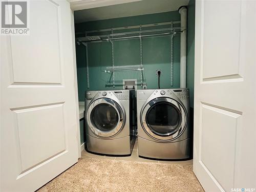 407 4Th Street E, Shaunavon, SK - Indoor Photo Showing Laundry Room