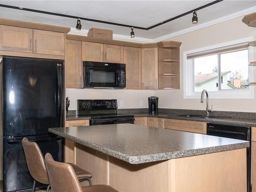 2135 Willemar Ave, Courtenay, BC - Indoor Photo Showing Kitchen