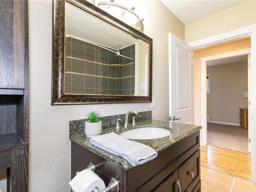 2135 Willemar Ave, Courtenay, BC - Indoor Photo Showing Bathroom