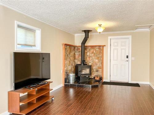 2135 Willemar Ave, Courtenay, BC - Indoor With Fireplace