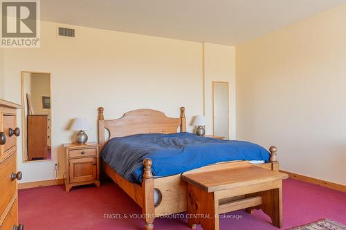 496083 Grey 2 Road, Blue Mountains, ON - Indoor Photo Showing Bedroom