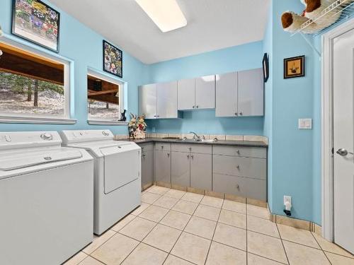 1890 Coldwater Drive, Kamloops, BC - Indoor Photo Showing Laundry Room
