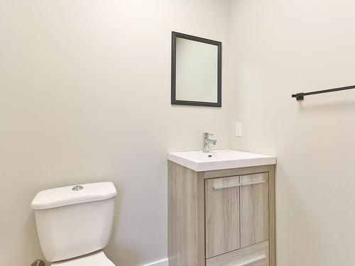 Salle d'eau - 219 Ch. Aurèle, Brigham, QC - Indoor Photo Showing Bathroom