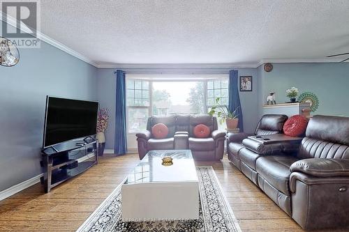 20 Ferman Dr, Guelph, ON - Indoor Photo Showing Living Room