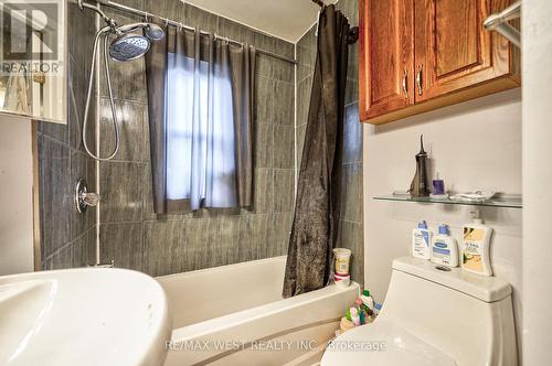 1096 Strathy Avenue, Mississauga, ON - Indoor Photo Showing Bathroom